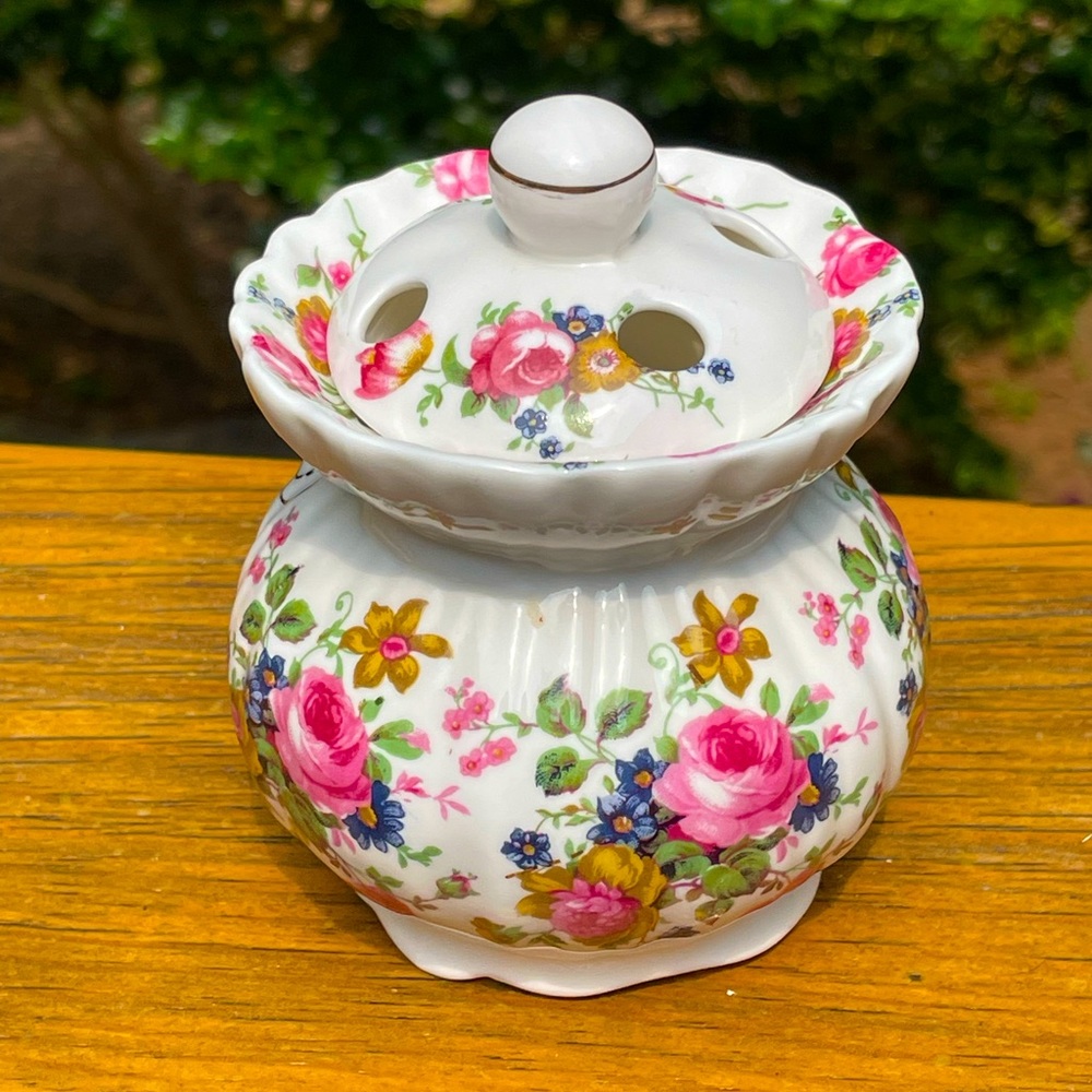 Collectable Vintage Floral Dalyn Fine Bone China Pot Pourri Trinket Bowl & Lid